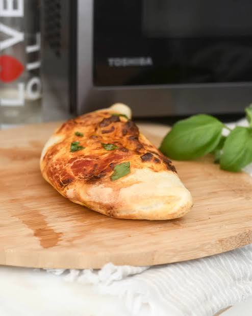 Pizza Salsiccia e Friarielli (Calzone)